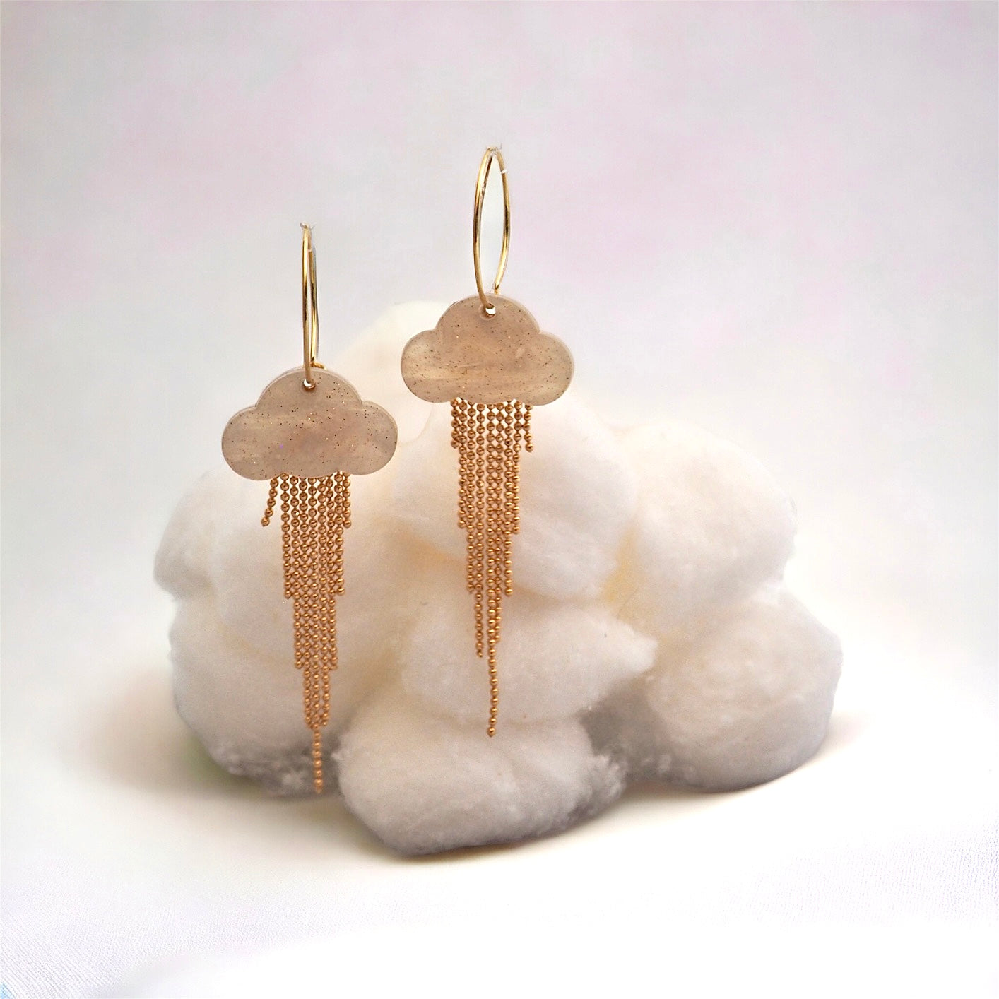 Cloud Chaser earrings—(marbled pearl)