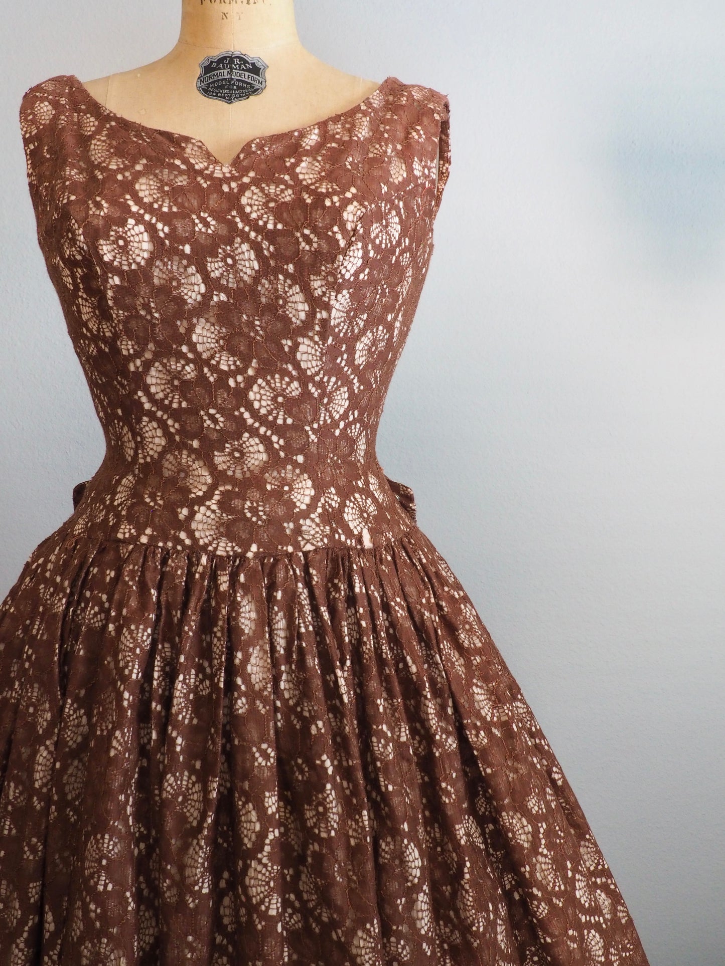 1950’s Cocoa Lace Dress—XS