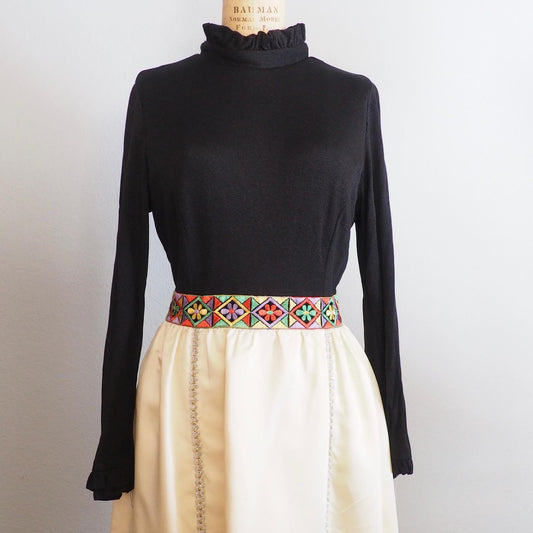 1970’s embroidered maxi dress—M/L